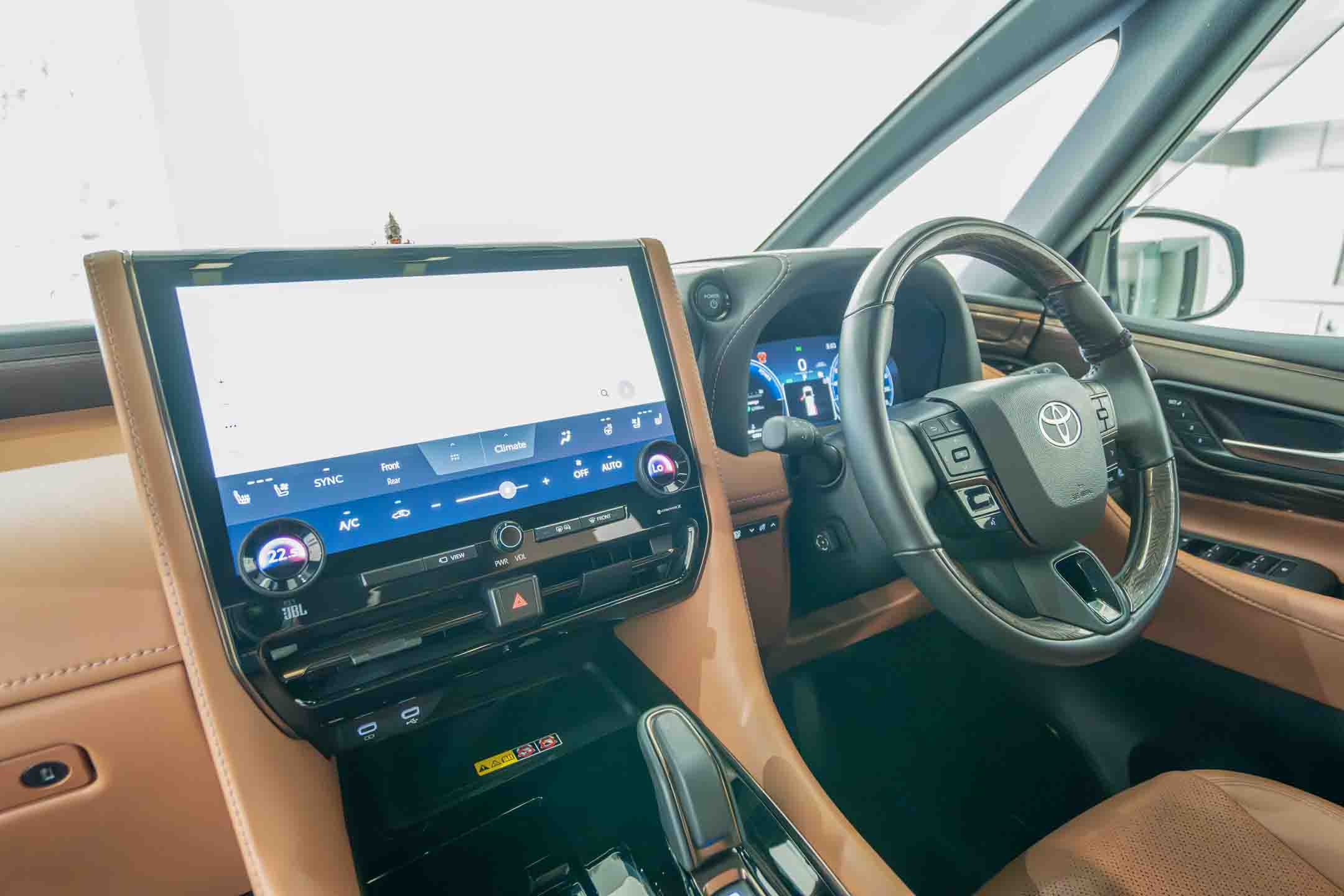 TOYOTA VELLFIRE VIP LOUNGE