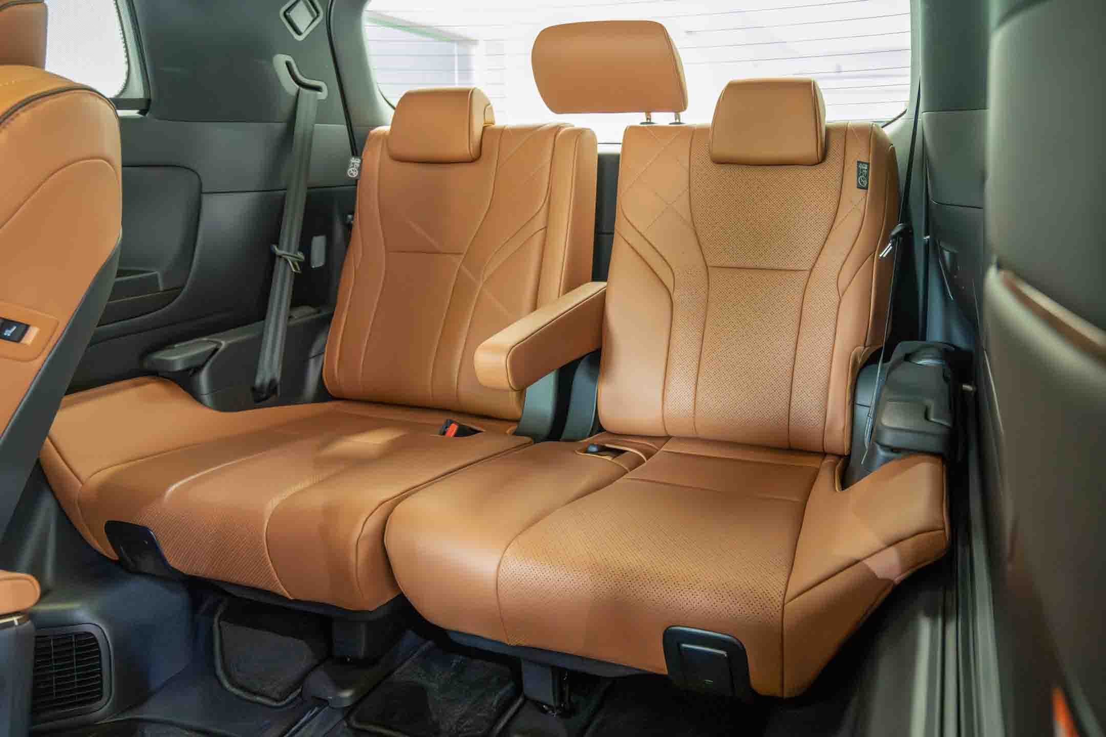 TOYOTA VELLFIRE VIP LOUNGE