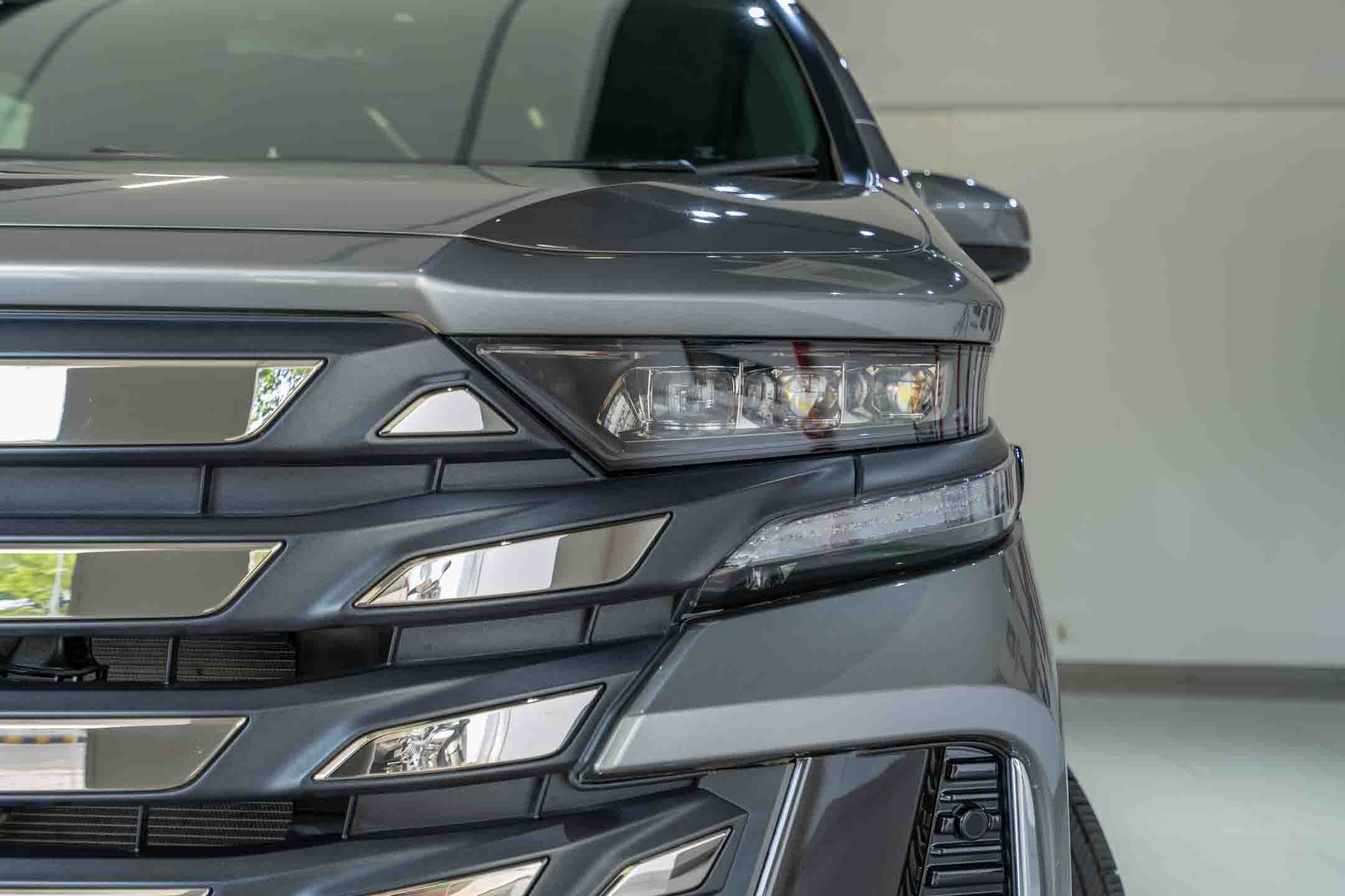 TOYOTA VELLFIRE VIP LOUNGE