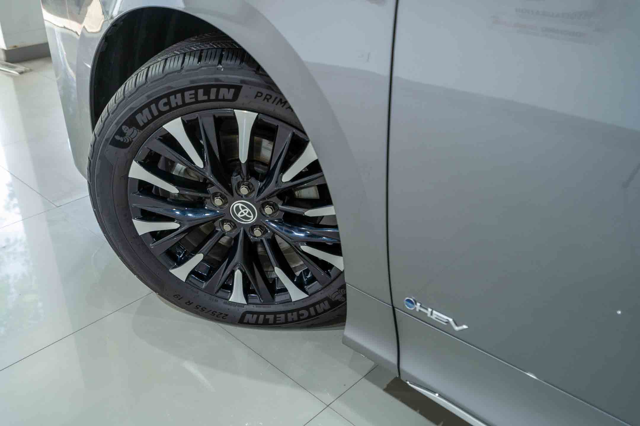 TOYOTA VELLFIRE VIP LOUNGE