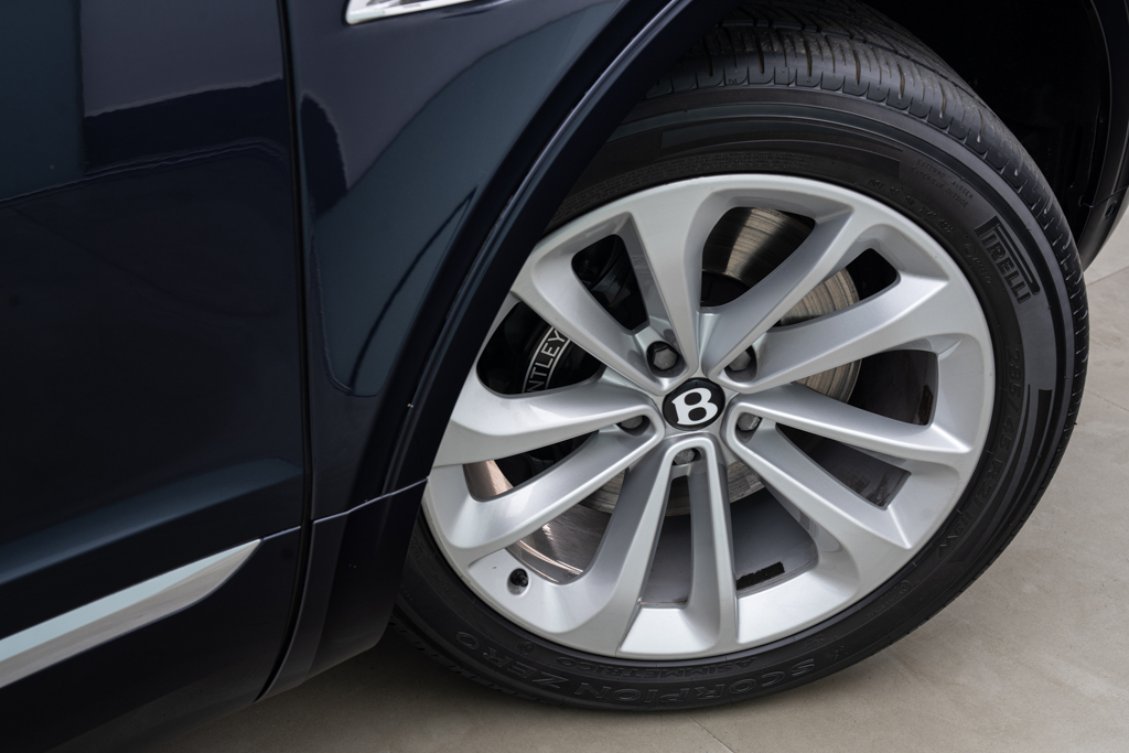Bentley Bentayga V8