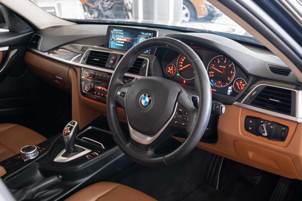 BMW 320D LUXURY LINE