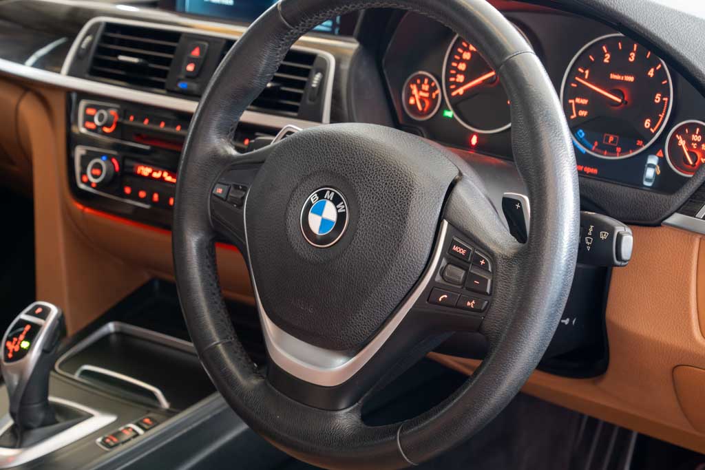 BMW 320D LUXURY LINE