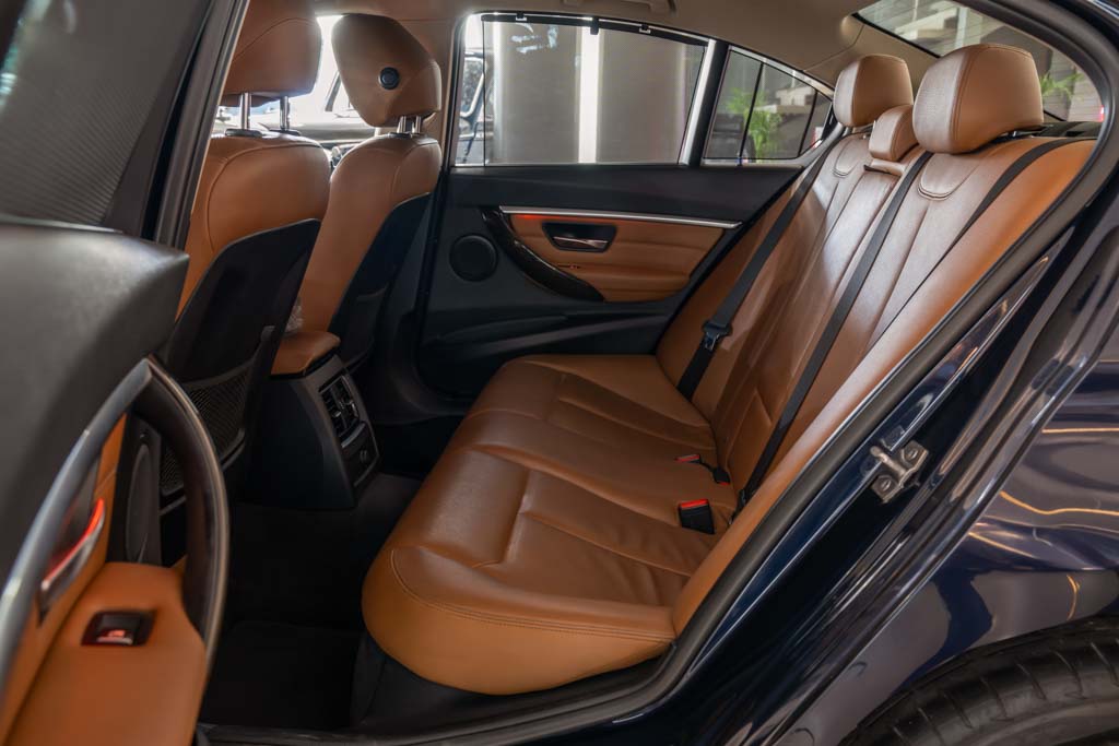 BMW 320D LUXURY LINE