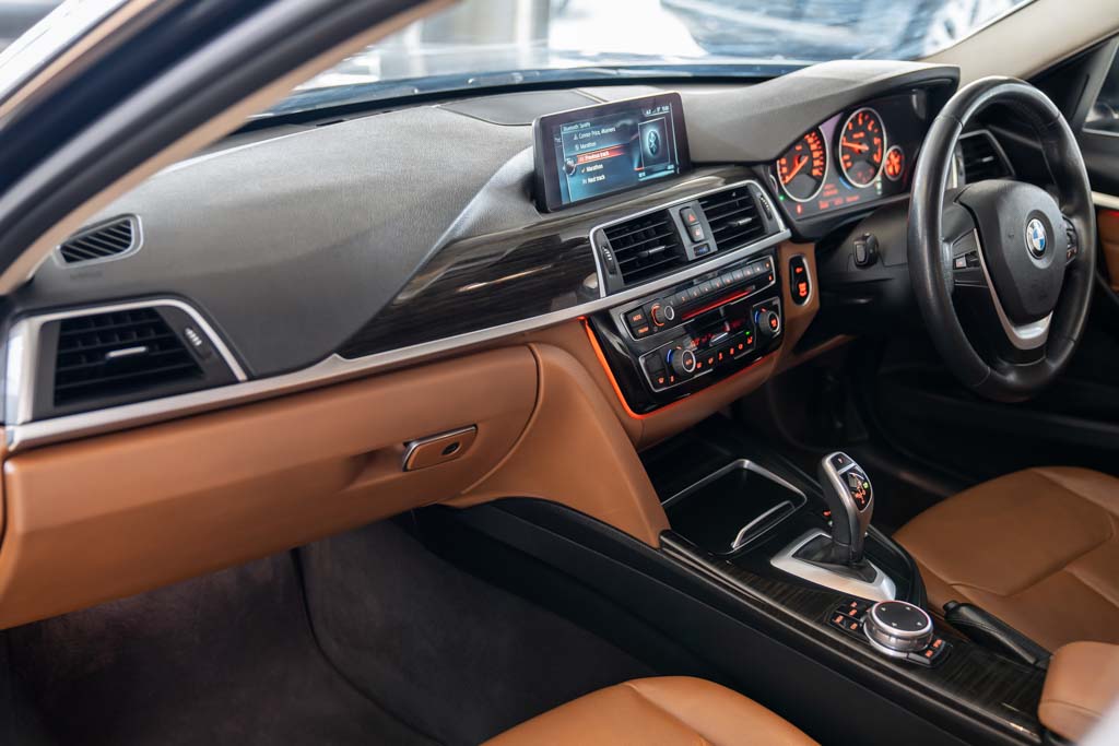 BMW 320D LUXURY LINE