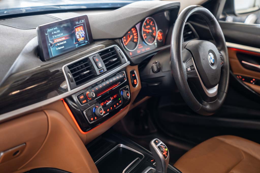 BMW 320D LUXURY LINE