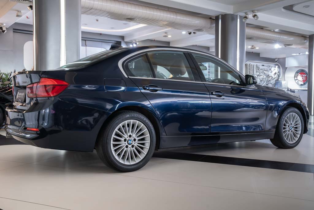 BMW 320D LUXURY LINE
