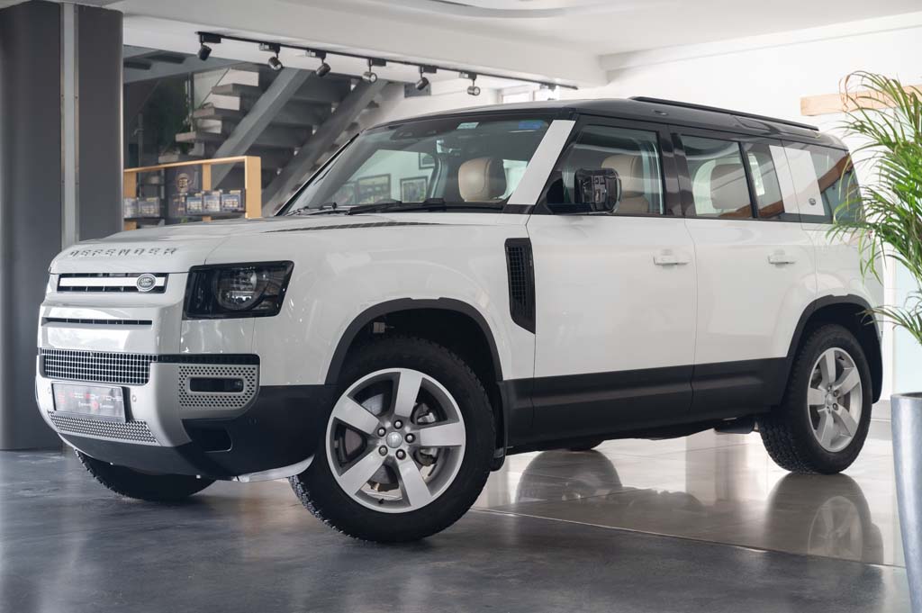 Land Rover Defender 110 P300 HSE