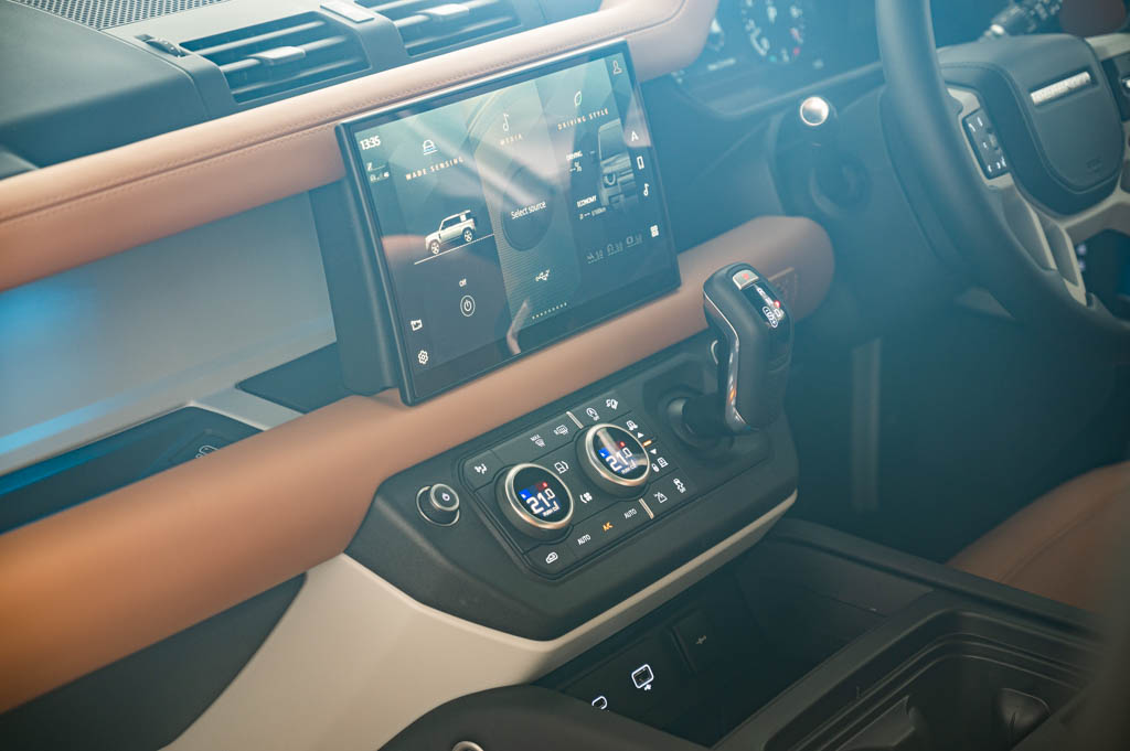 Land Rover Defender 110 P300 HSE