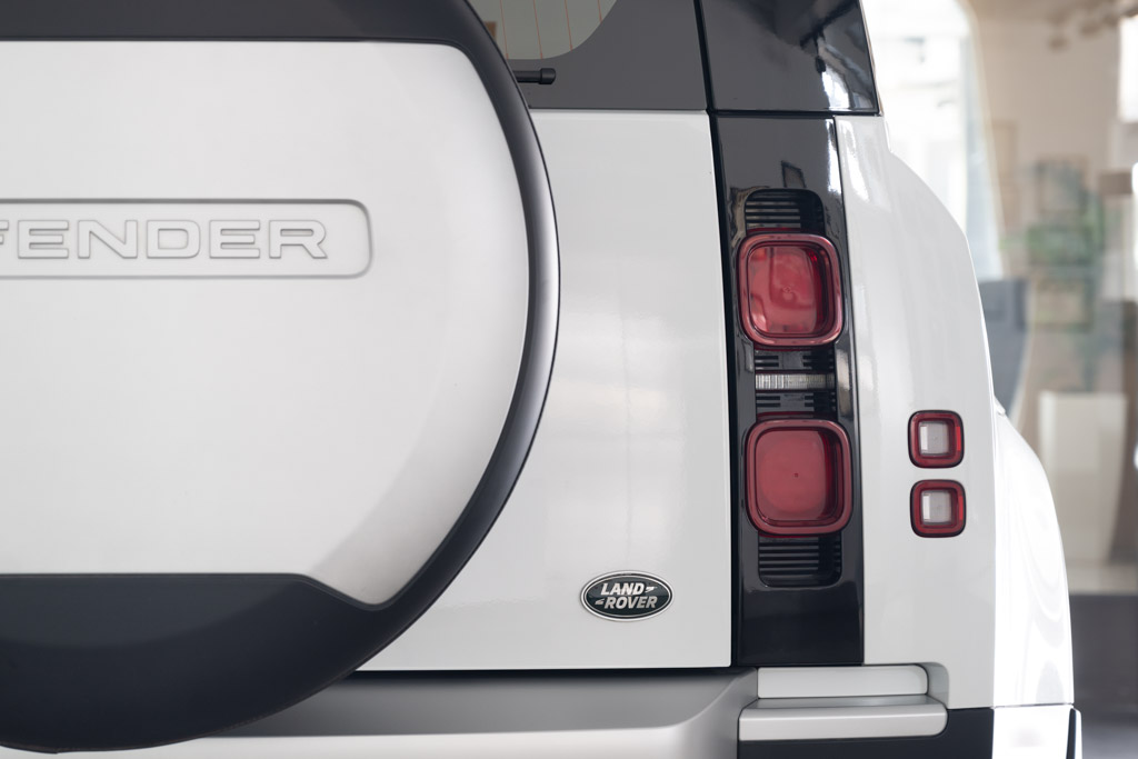 Land Rover Defender 110 P300 HSE