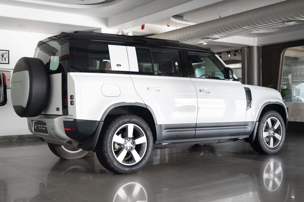 Land Rover Defender 110 P300 HSE