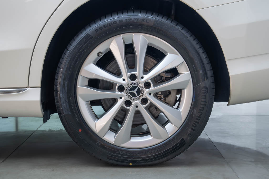 Mercedes Benz C220d