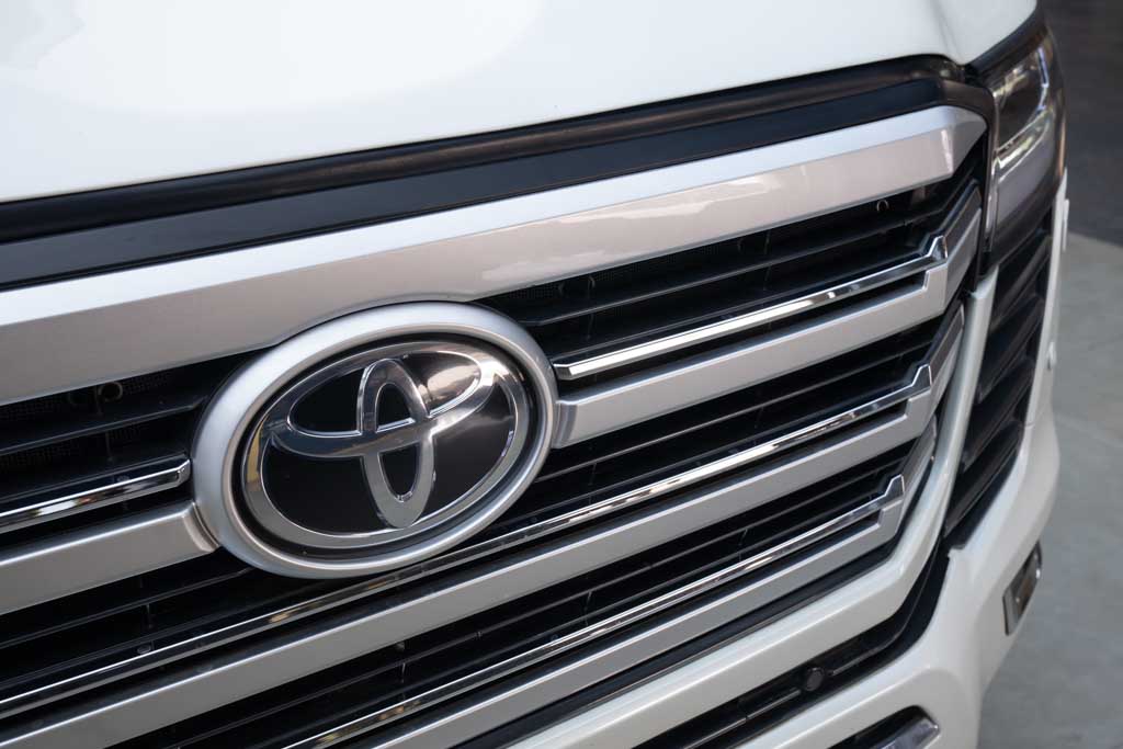 Toyota LC200 Converted LC300