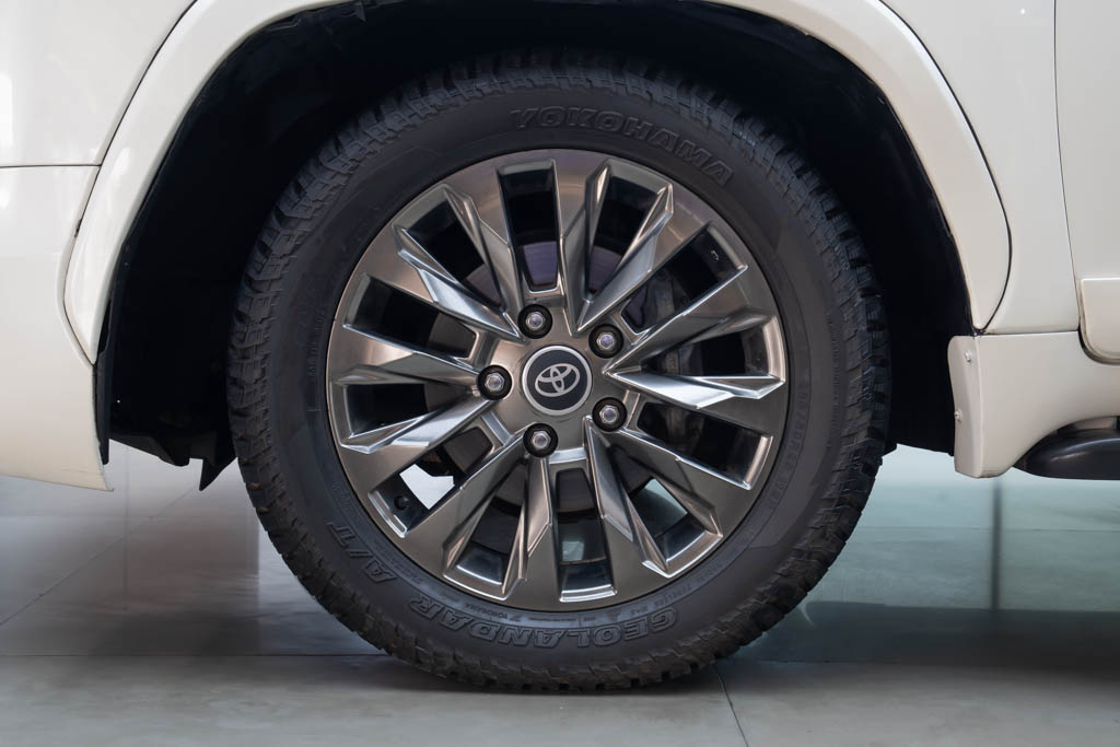 Toyota LC200 Converted LC300