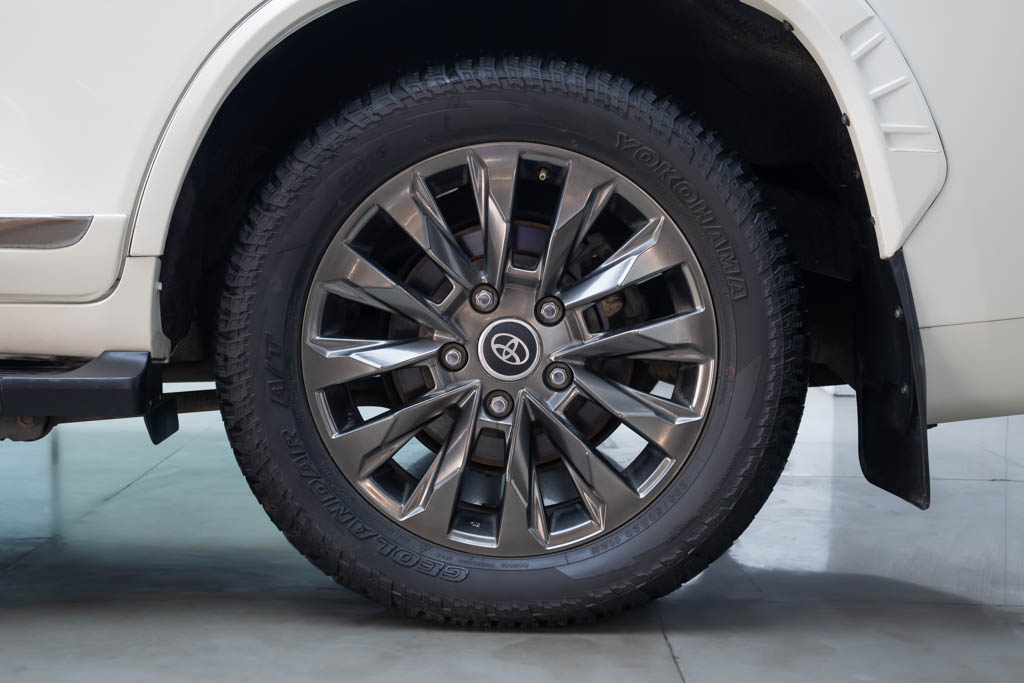 Toyota LC200 Converted LC300