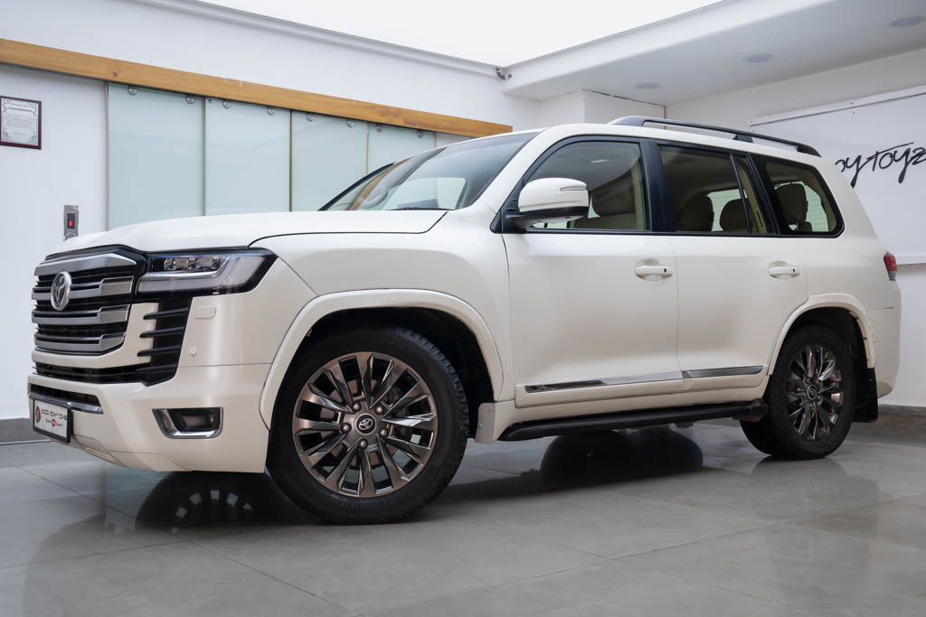 Toyota LC200 Converted LC300