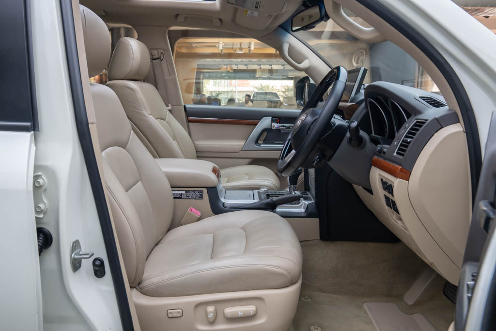 Toyota LC200 Converted LC300