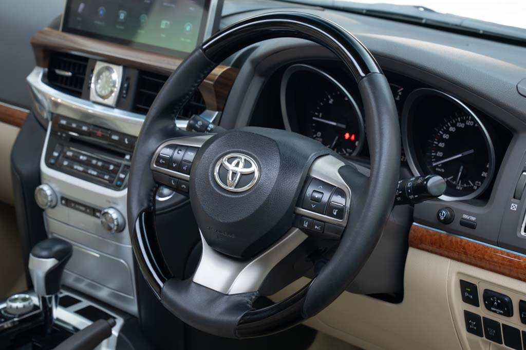 Toyota LC200 Converted LC300