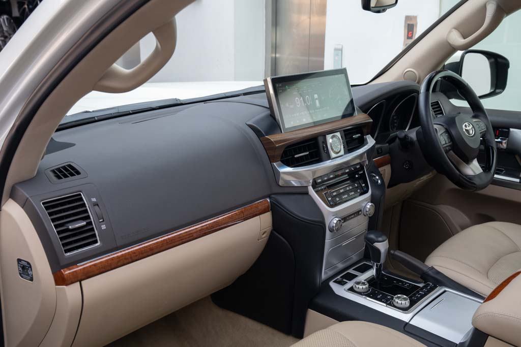 Toyota LC200 Converted LC300