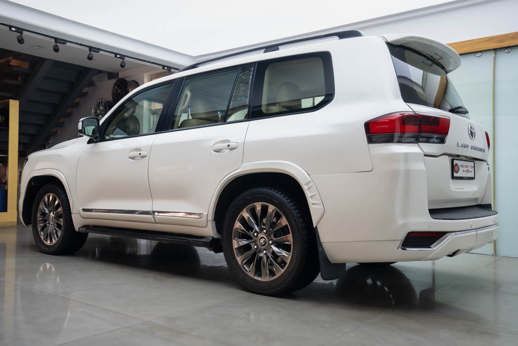 Toyota LC200 Converted LC300