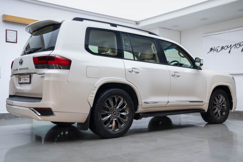 Toyota LC200 Converted LC300