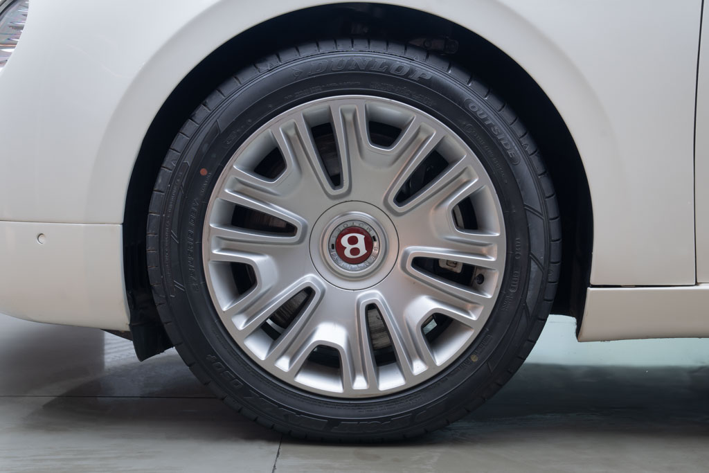 BENTLEY FLYING SPUR V8