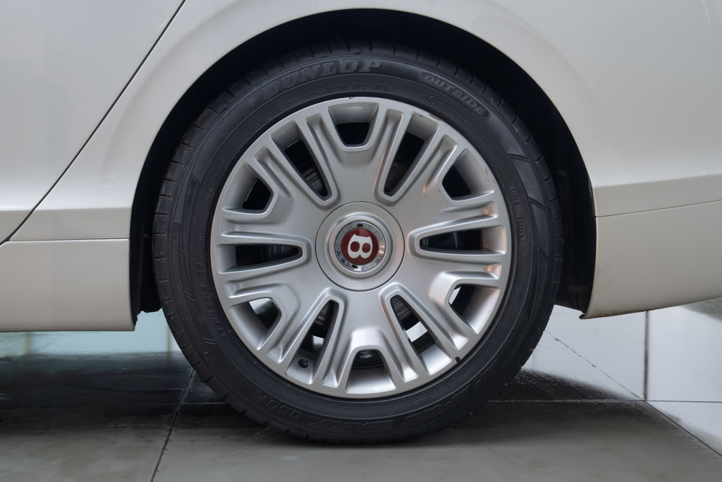 BENTLEY FLYING SPUR V8