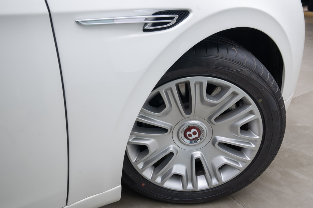 BENTLEY FLYING SPUR V8