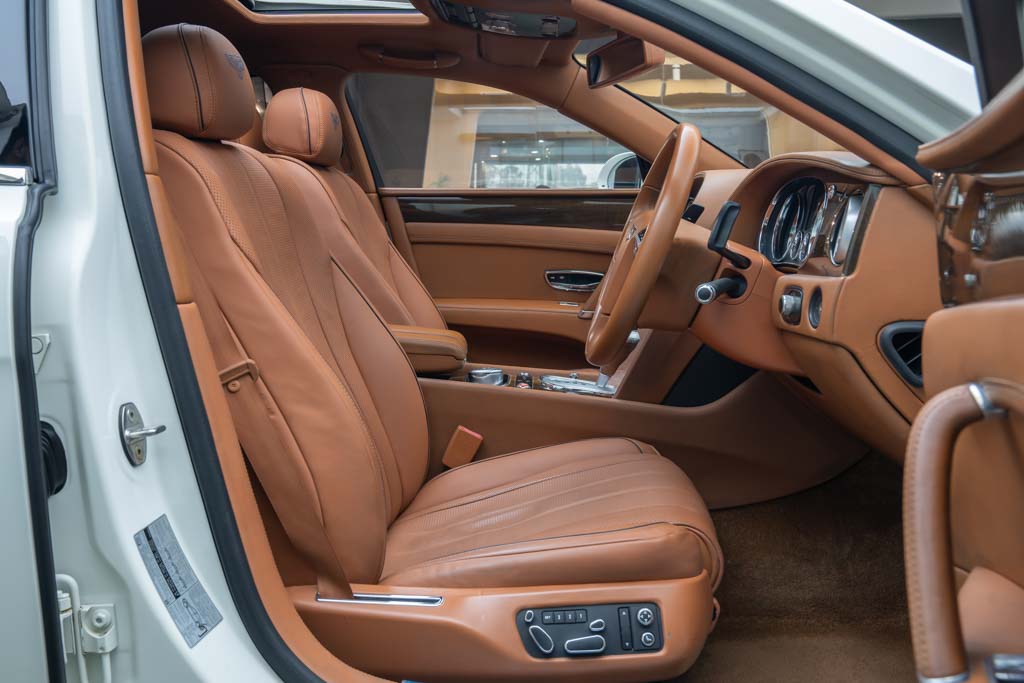 BENTLEY FLYING SPUR V8