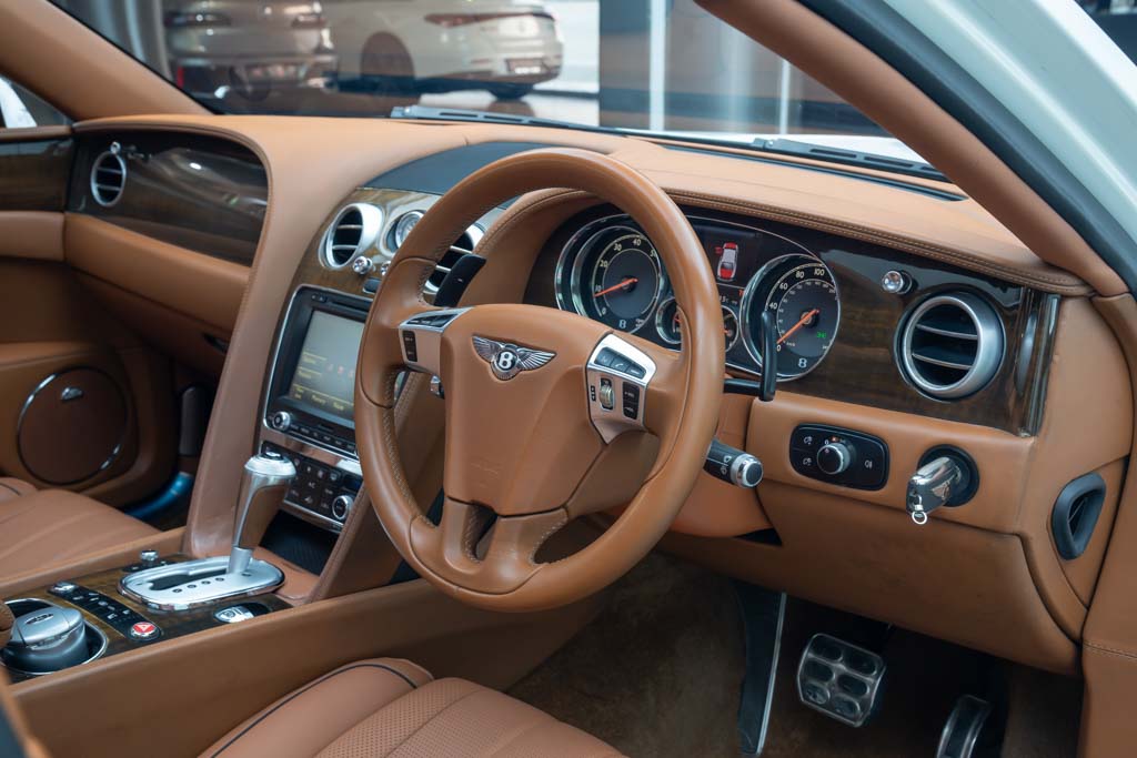 BENTLEY FLYING SPUR V8