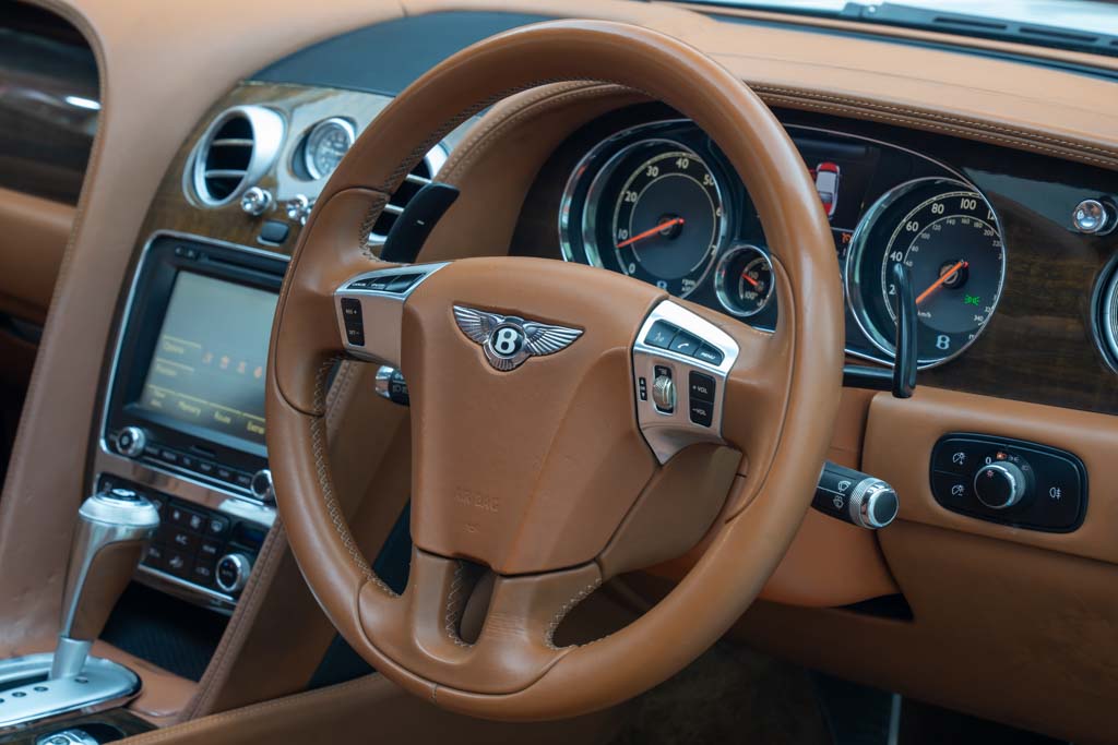 BENTLEY FLYING SPUR V8