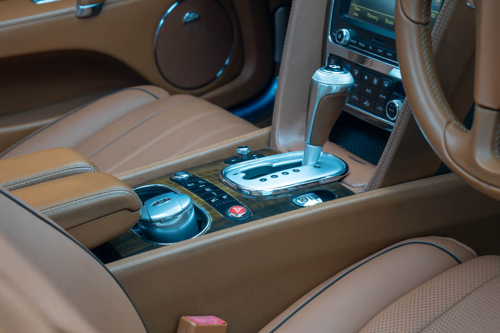 BENTLEY FLYING SPUR V8