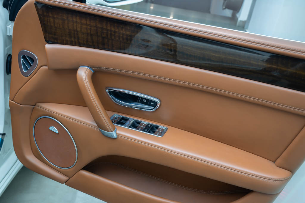 BENTLEY FLYING SPUR V8