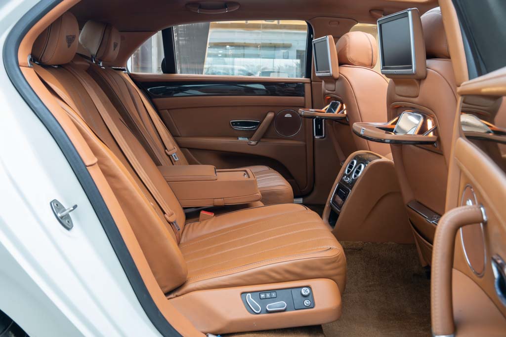 BENTLEY FLYING SPUR V8