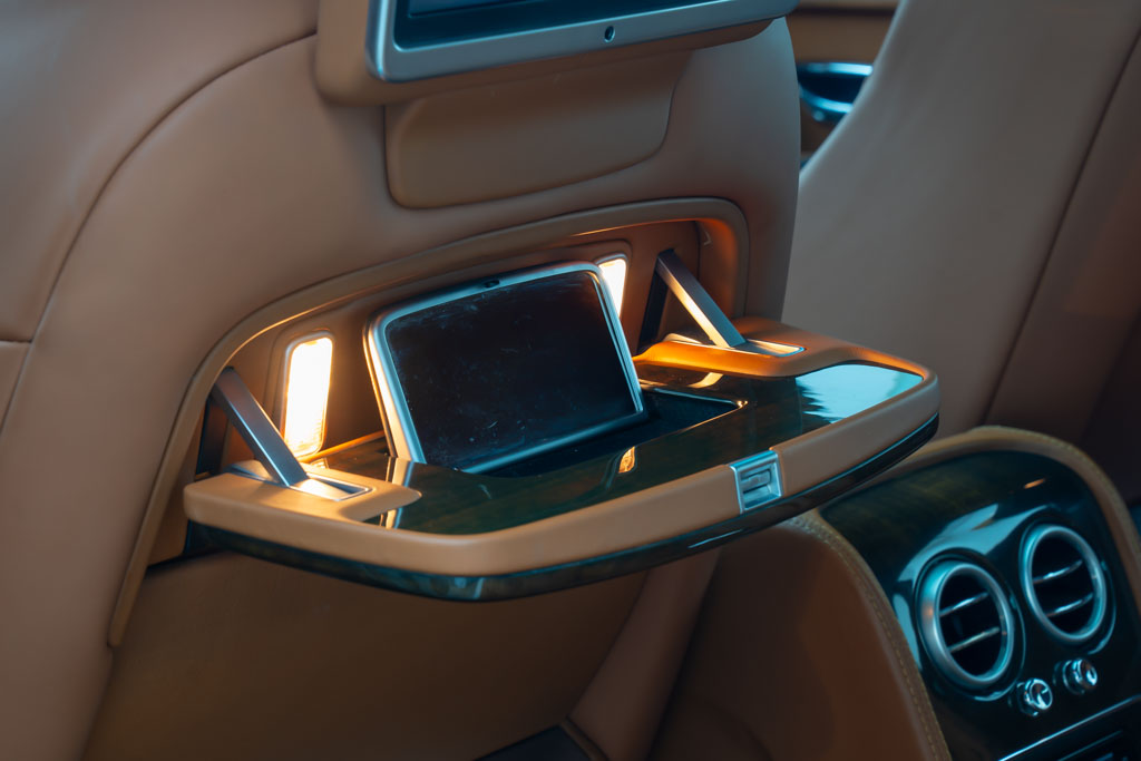 BENTLEY FLYING SPUR V8