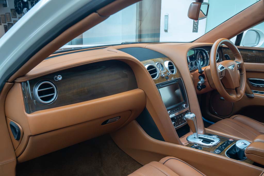 BENTLEY FLYING SPUR V8