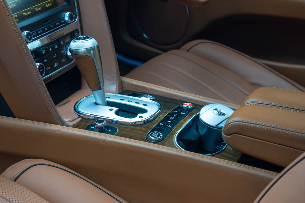 BENTLEY FLYING SPUR V8