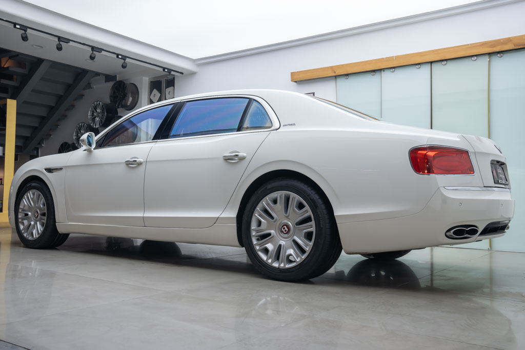 BENTLEY FLYING SPUR V8