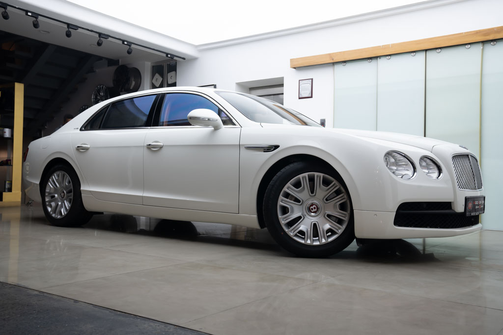 BENTLEY FLYING SPUR V8