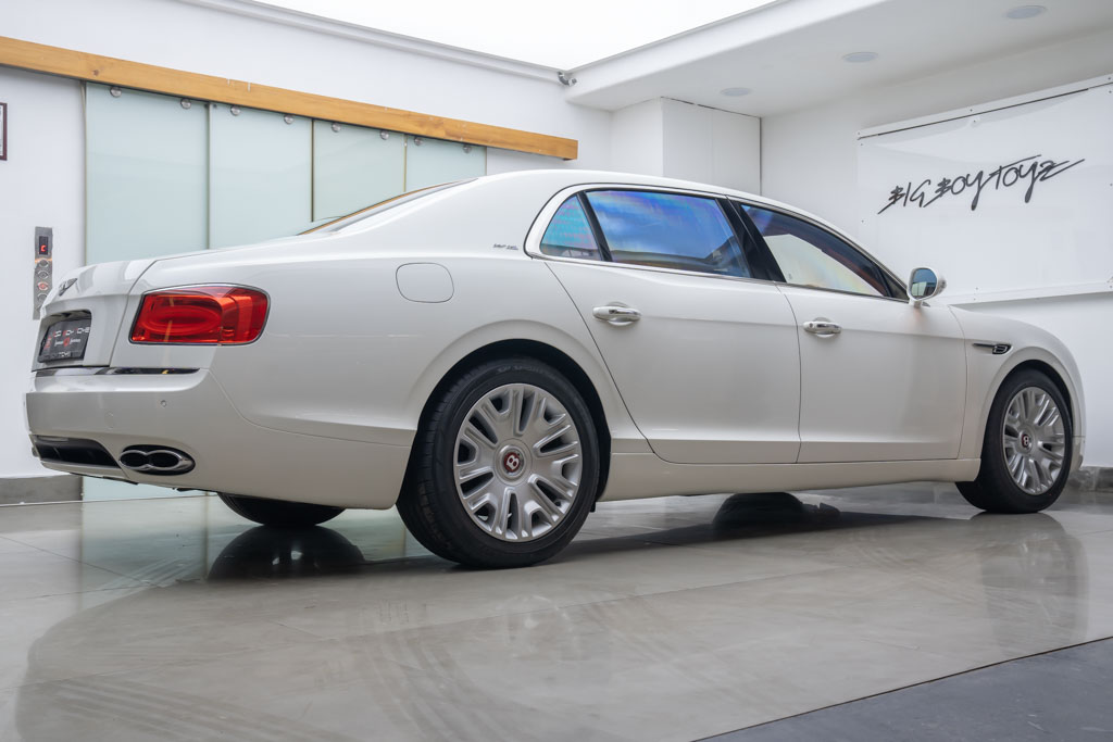 BENTLEY FLYING SPUR V8