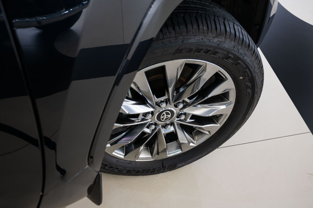 TOYOTA LAND CRUISER LC 300