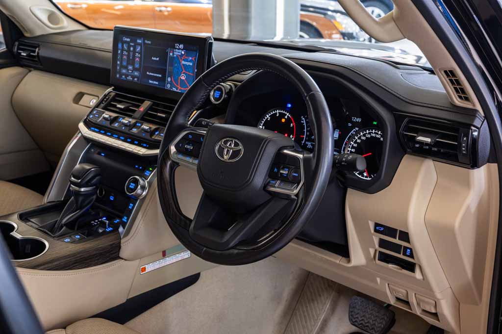 TOYOTA LAND CRUISER LC 300