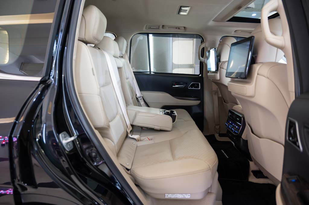 TOYOTA LAND CRUISER LC 300