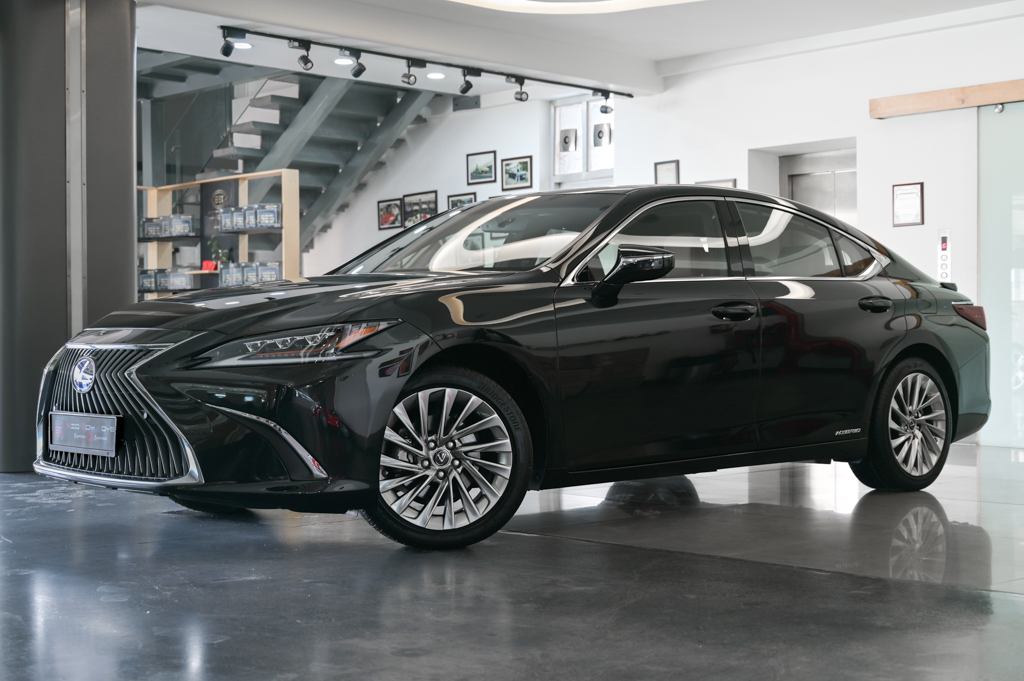 Lexus ES300h Luxury