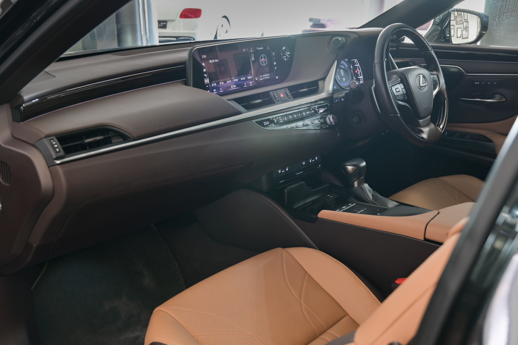 Lexus ES300h Luxury