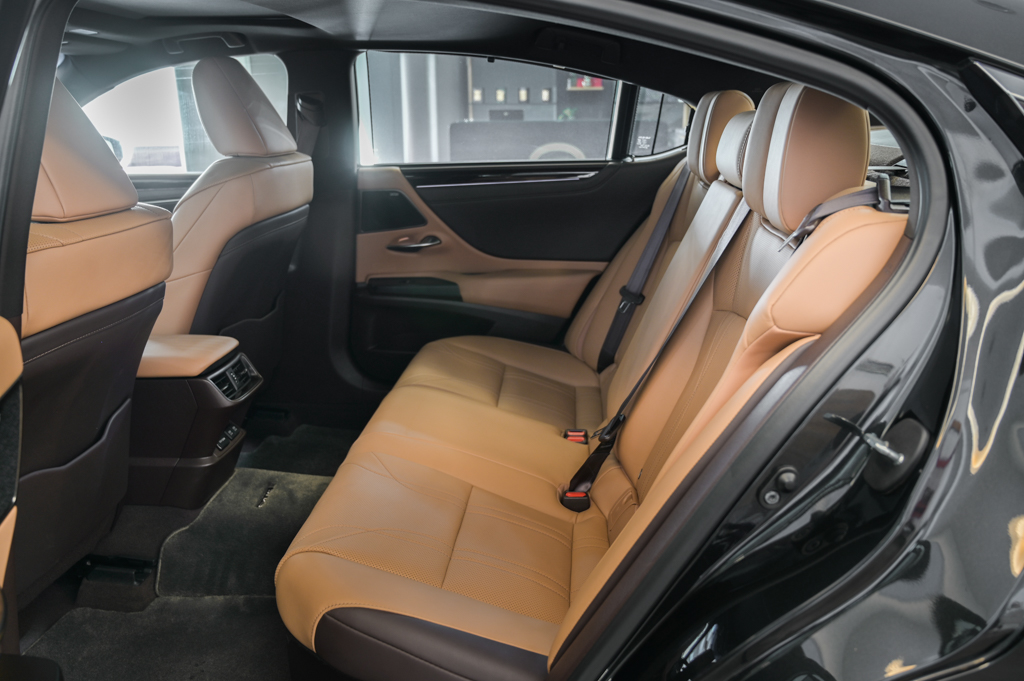 Lexus ES300h Luxury