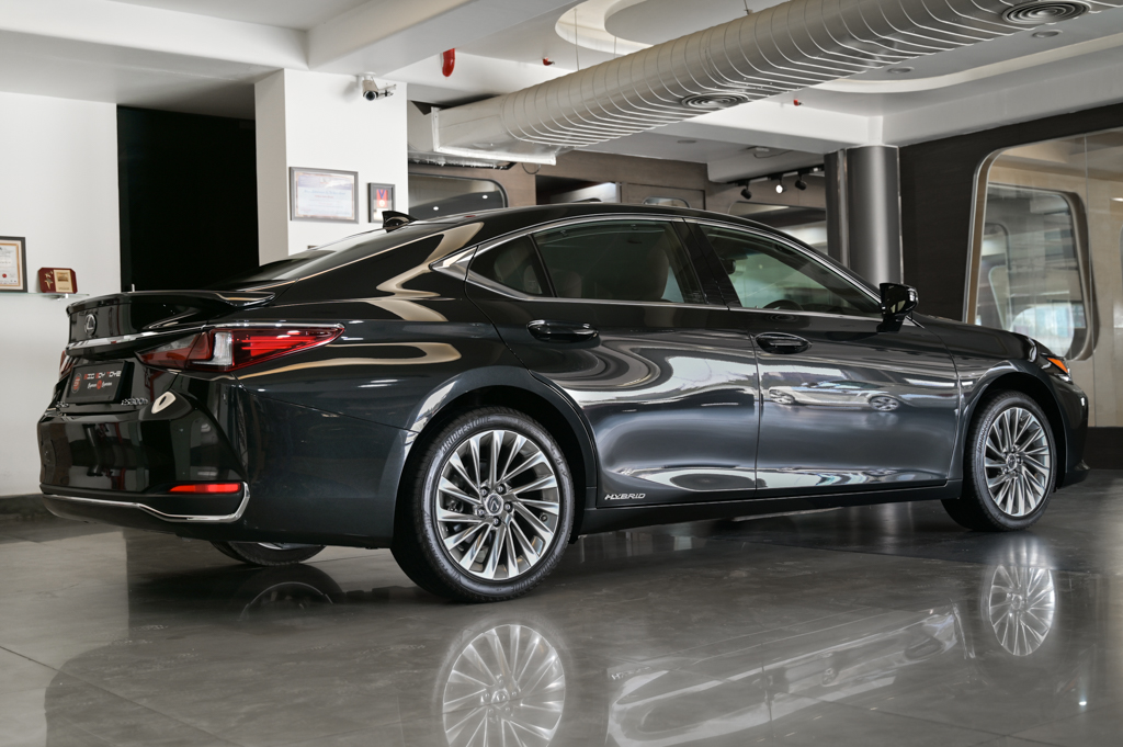 Lexus ES300h Luxury