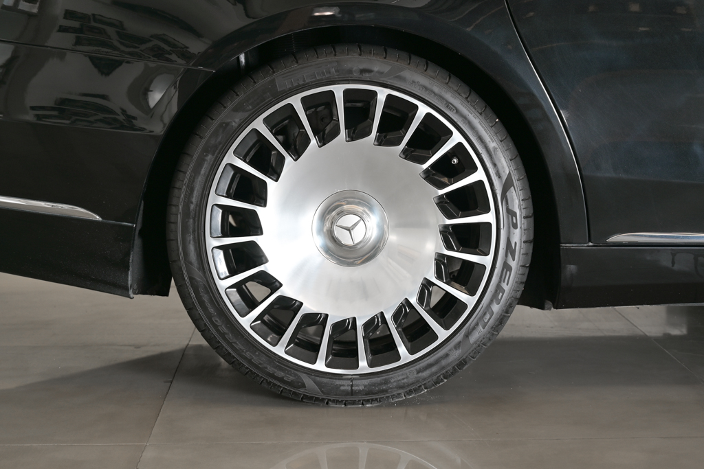 Mercedes Maybach S560