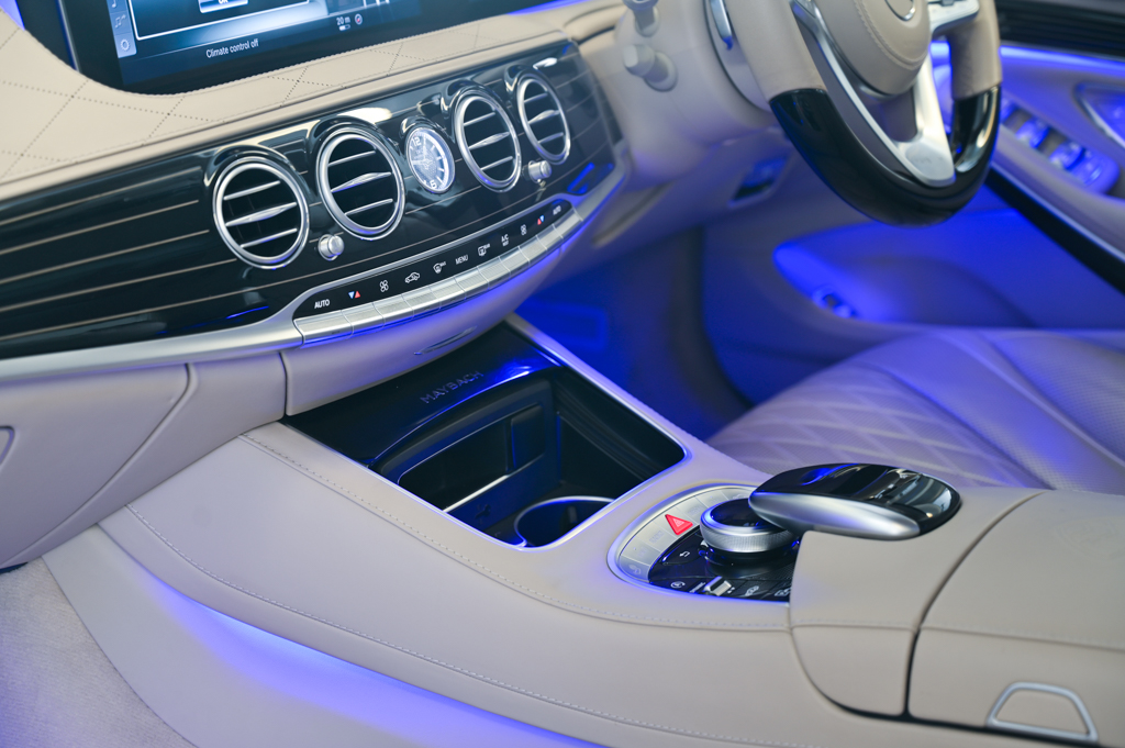 Mercedes Maybach S560