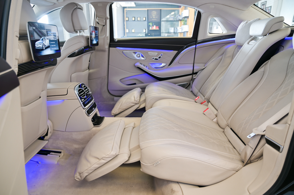 Mercedes Maybach S560